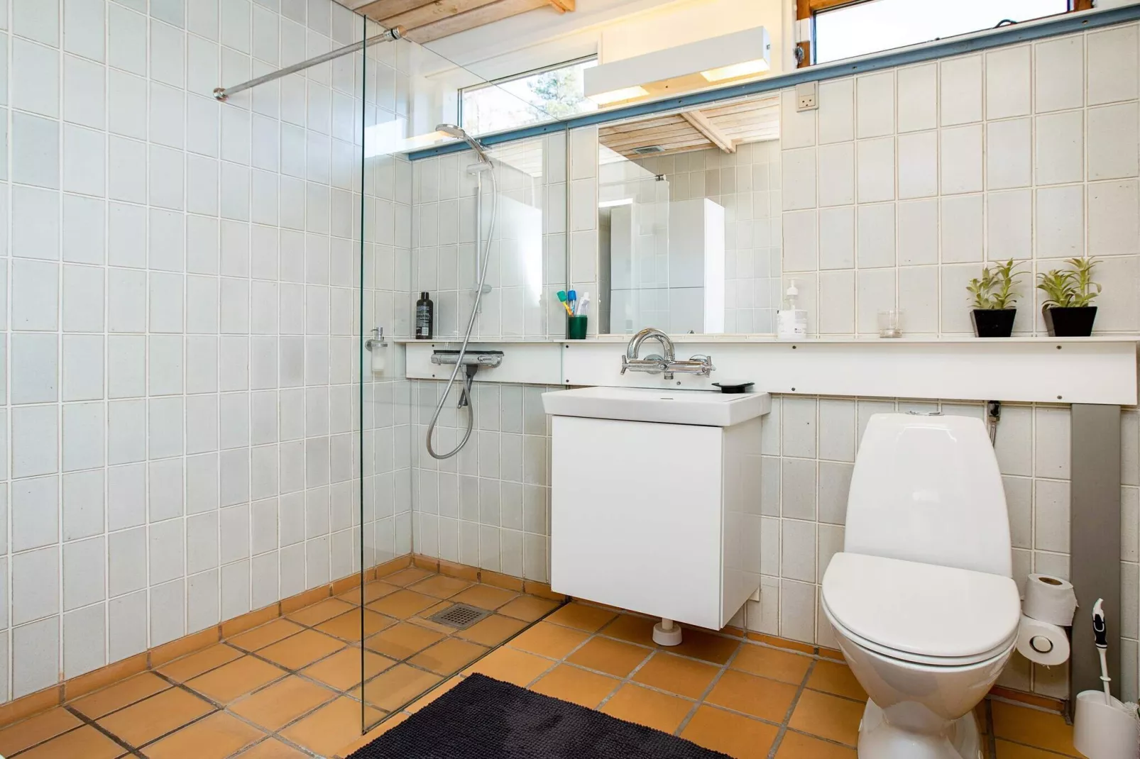 3 room,close to the sea/dike,renovate-Binnen