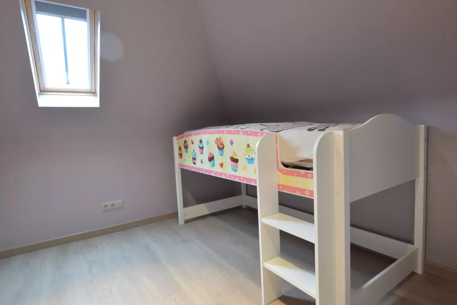 Prachtig ingericht vakantiehuis in Aalter met een grote tuin in een bosrijke omgeving-Slaapkamer