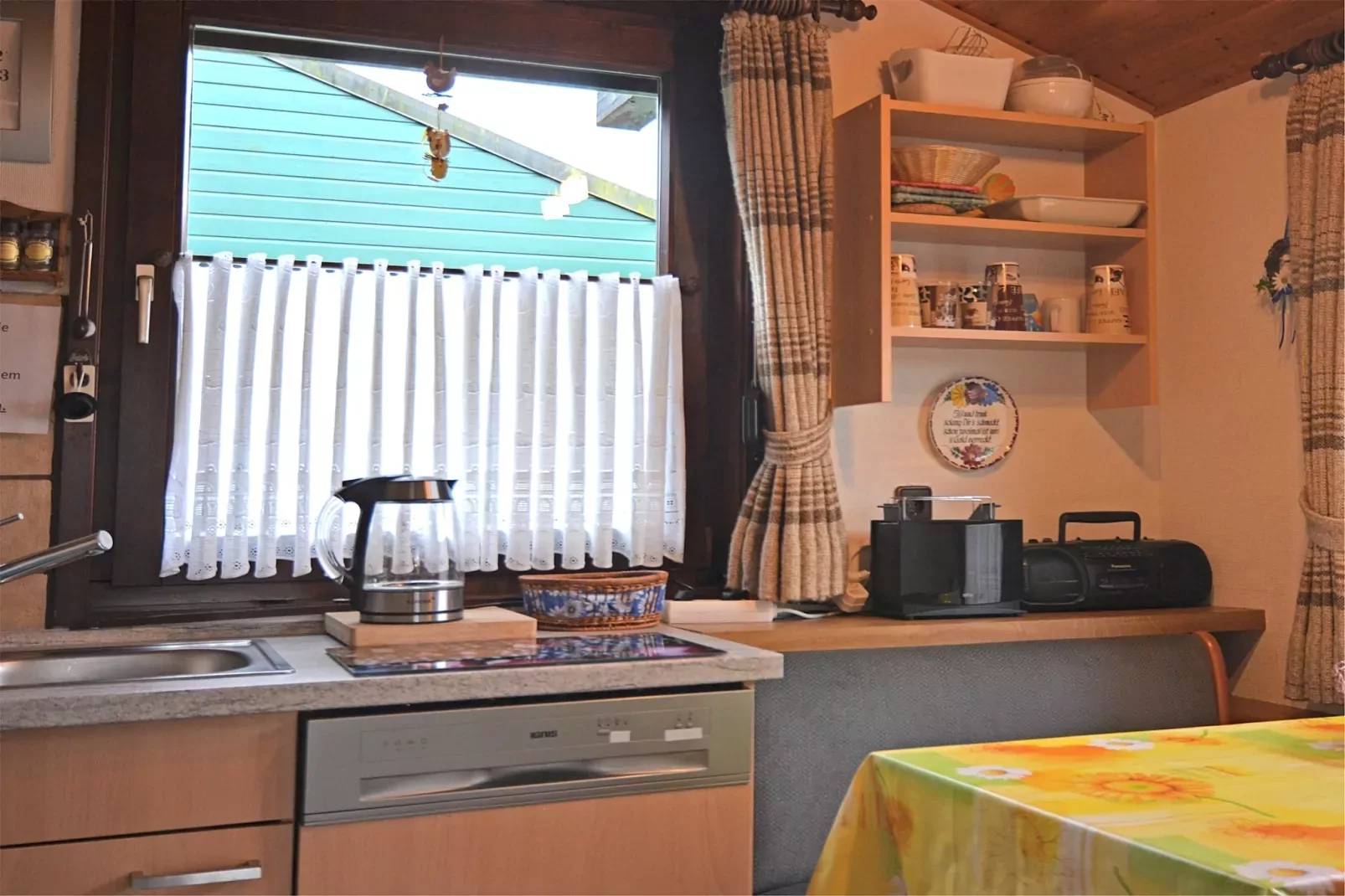 Vakantiehuis aan het Hennermeer met terras-Keuken