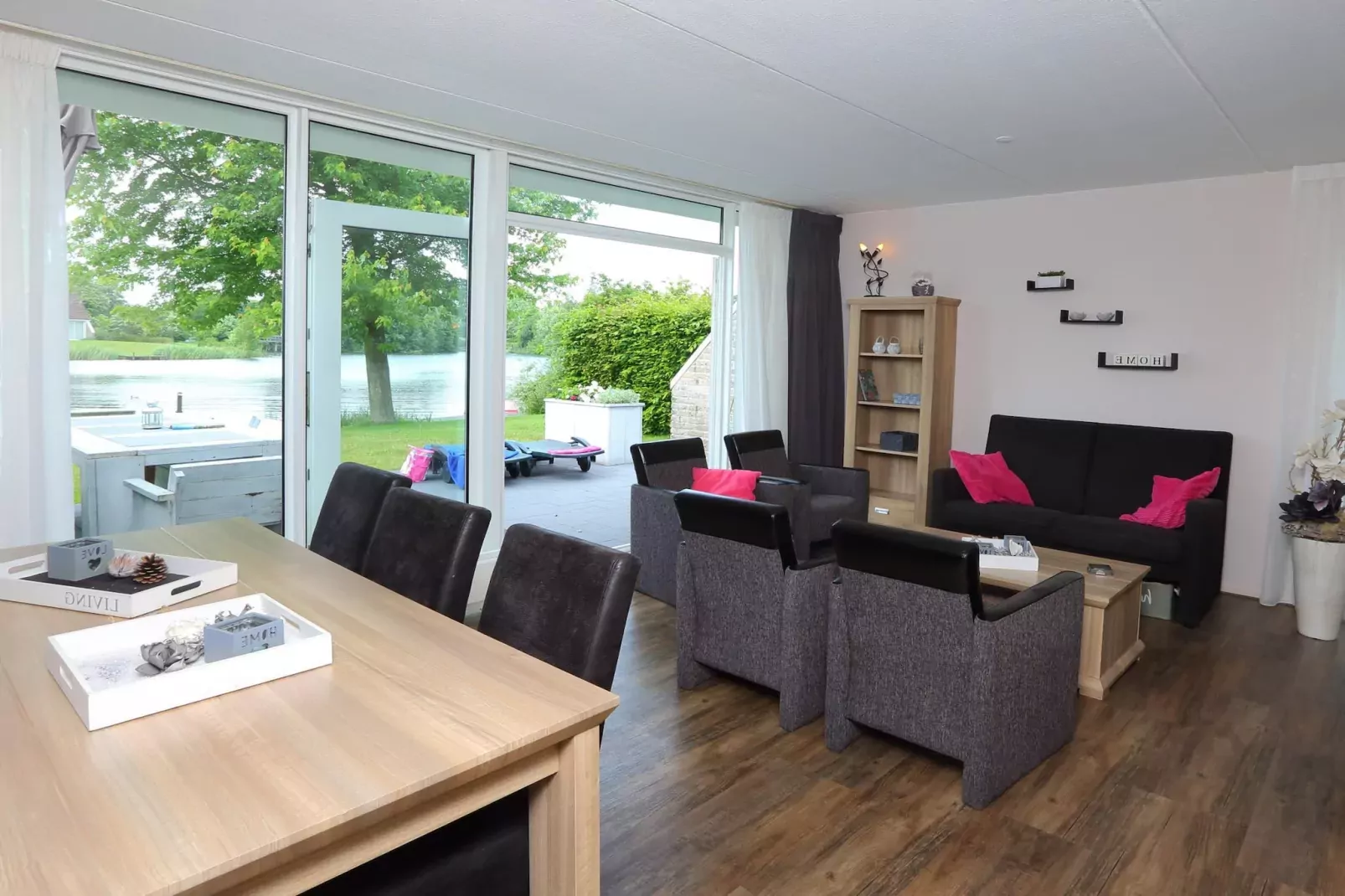 Vakantiepark Emslandermeer 2-Eetkamer