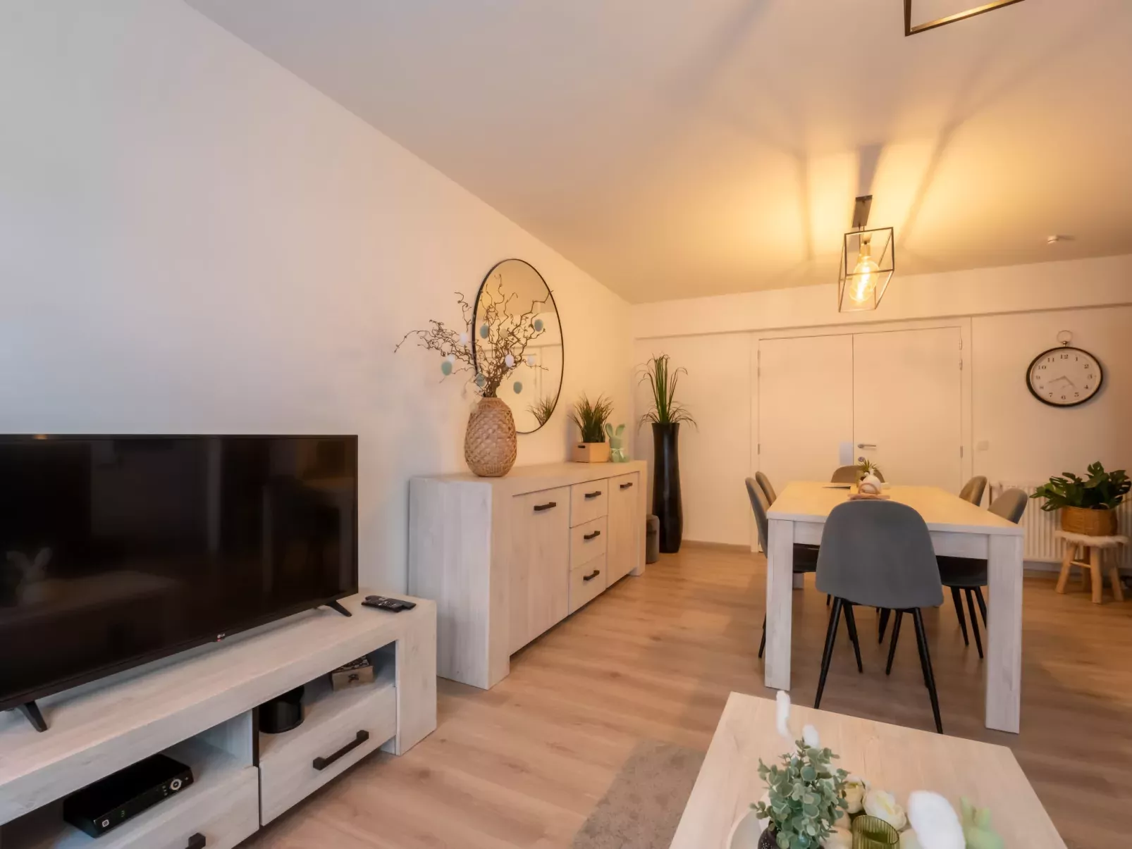Amuzee with parking & lateral sea view-Binnen