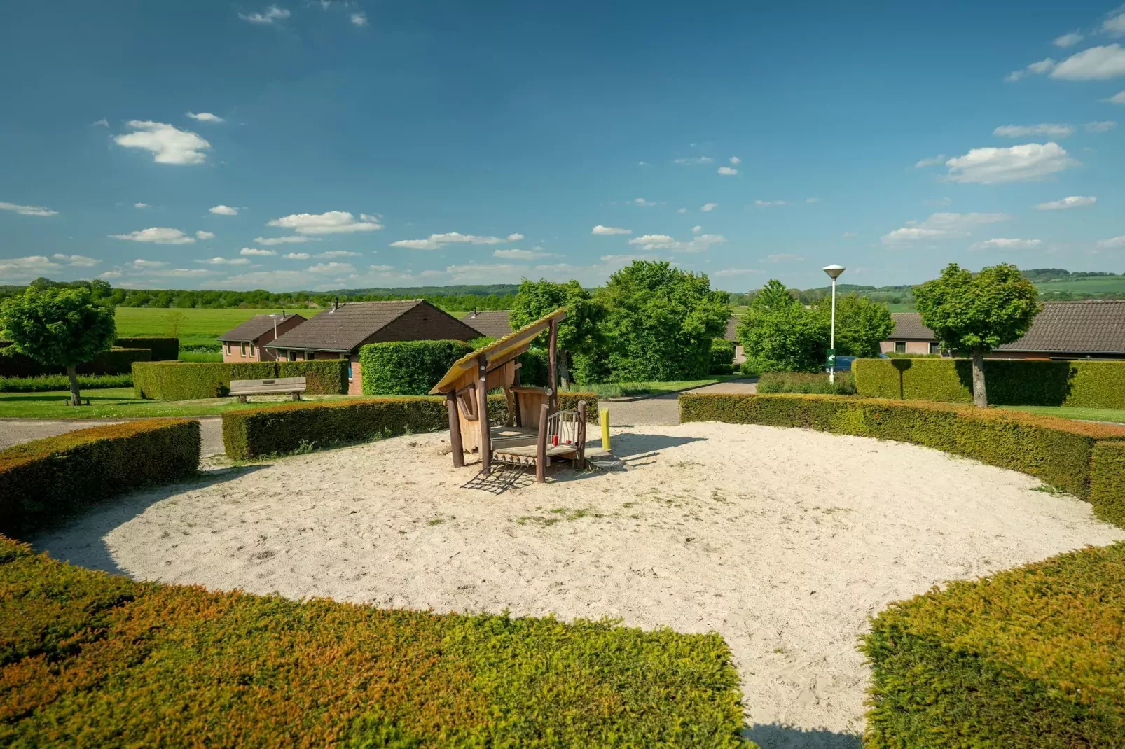 Vakantiepark Reevallis 1-Tuinen zomer