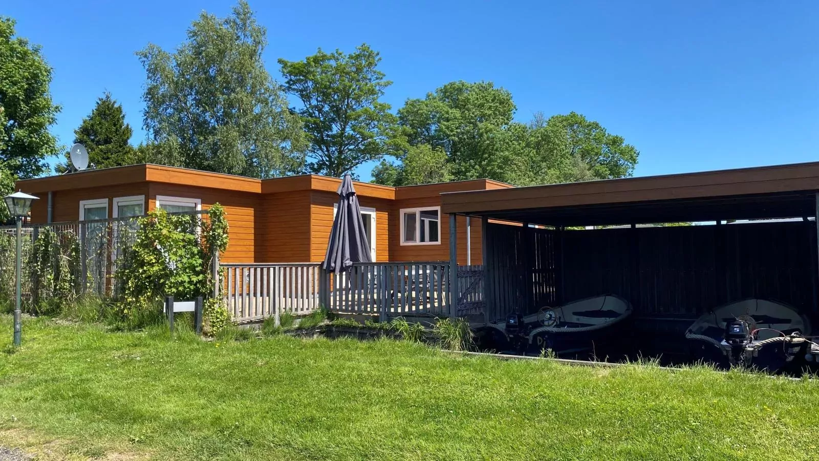 Sluisje 15-Buitenkant zomer