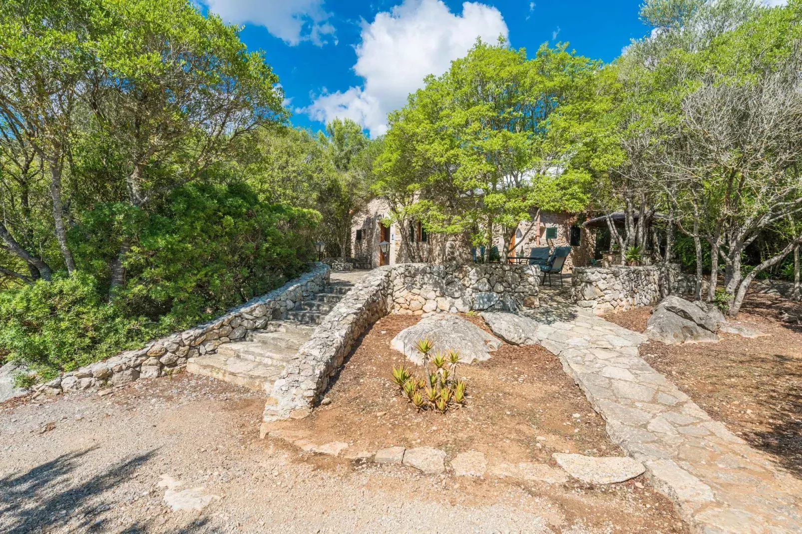 Casa De Piedra - Buitenkant zomer