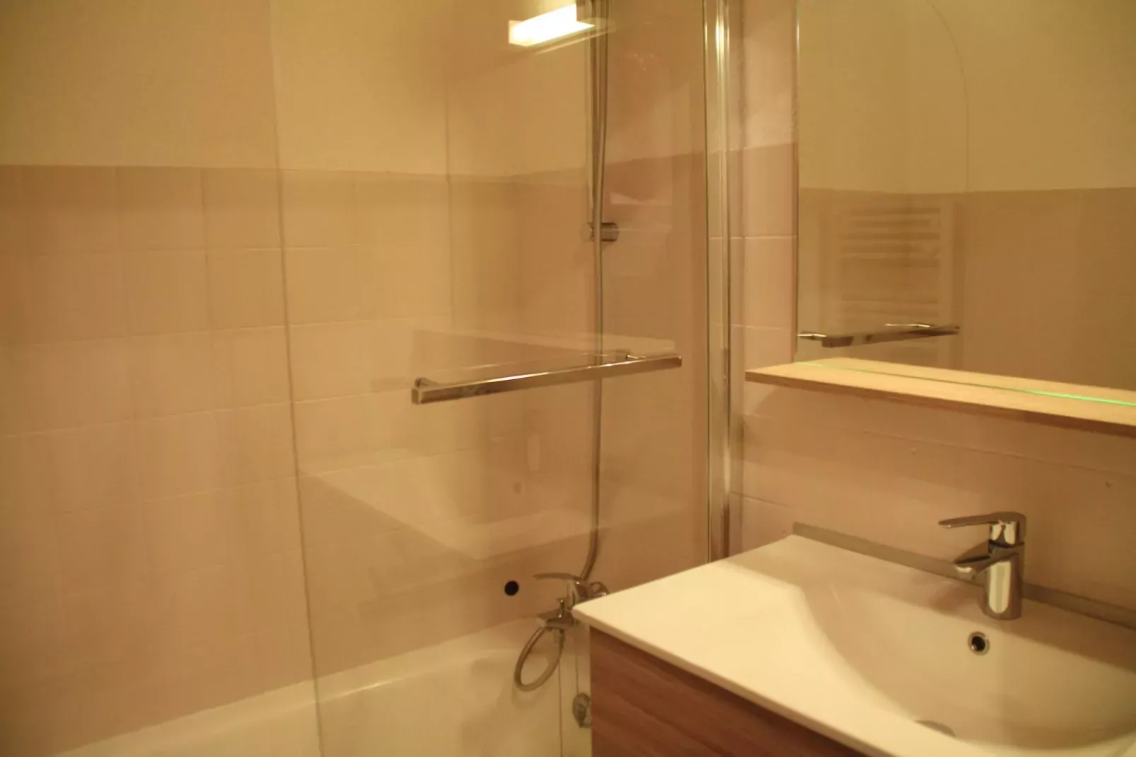 Corina CN35 QUIET & NATURE 5 Pers.-Badkamer