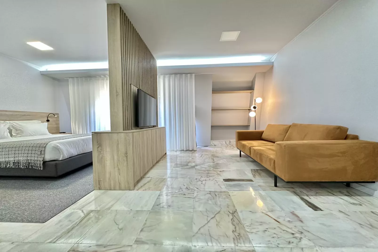 YOUROPO - Downtown 4B-Woonkamer