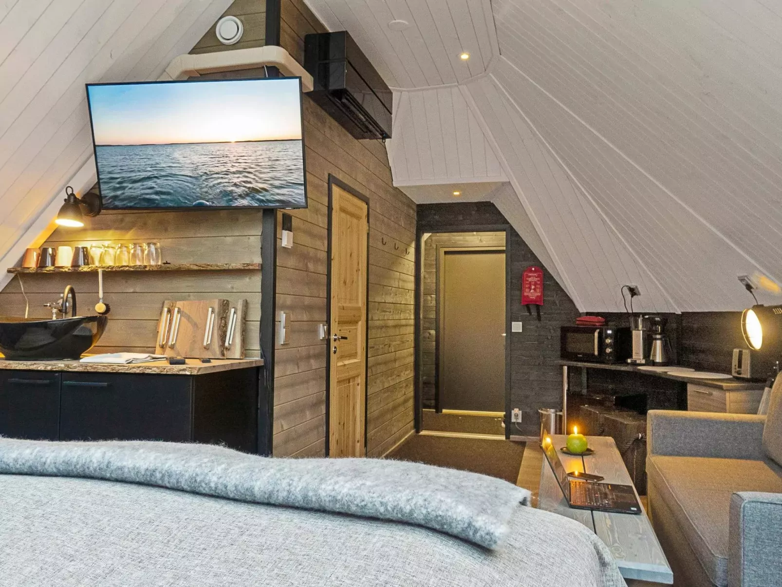 Samruam b aurora cabin-Binnen