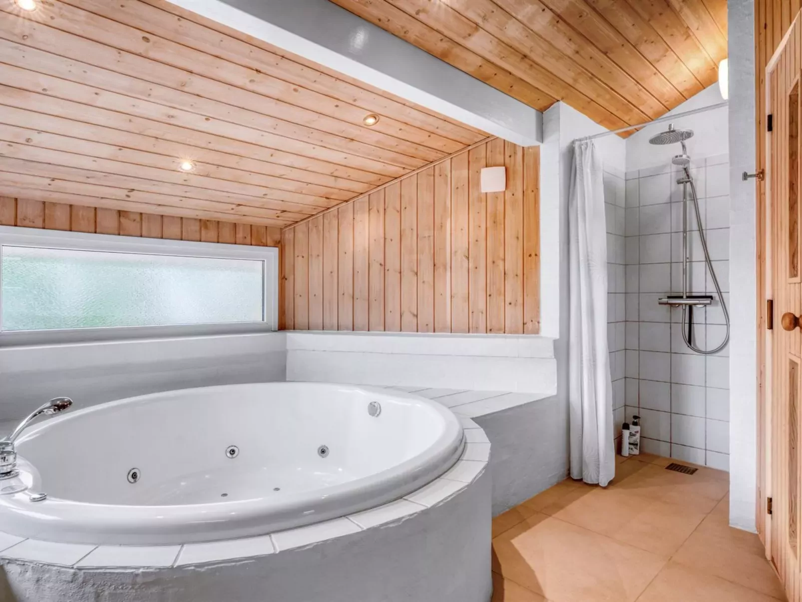 "Gunborg" - 2.5km from the sea