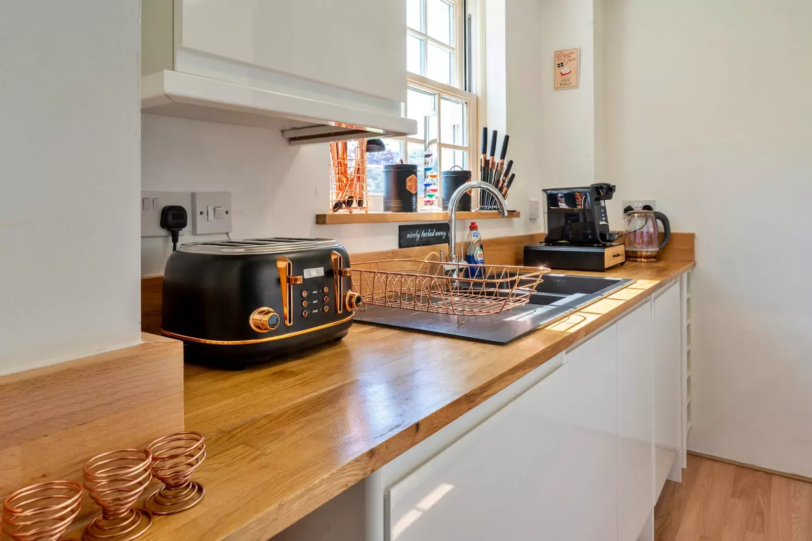 Nicely Tucked Away Cottage-Keuken