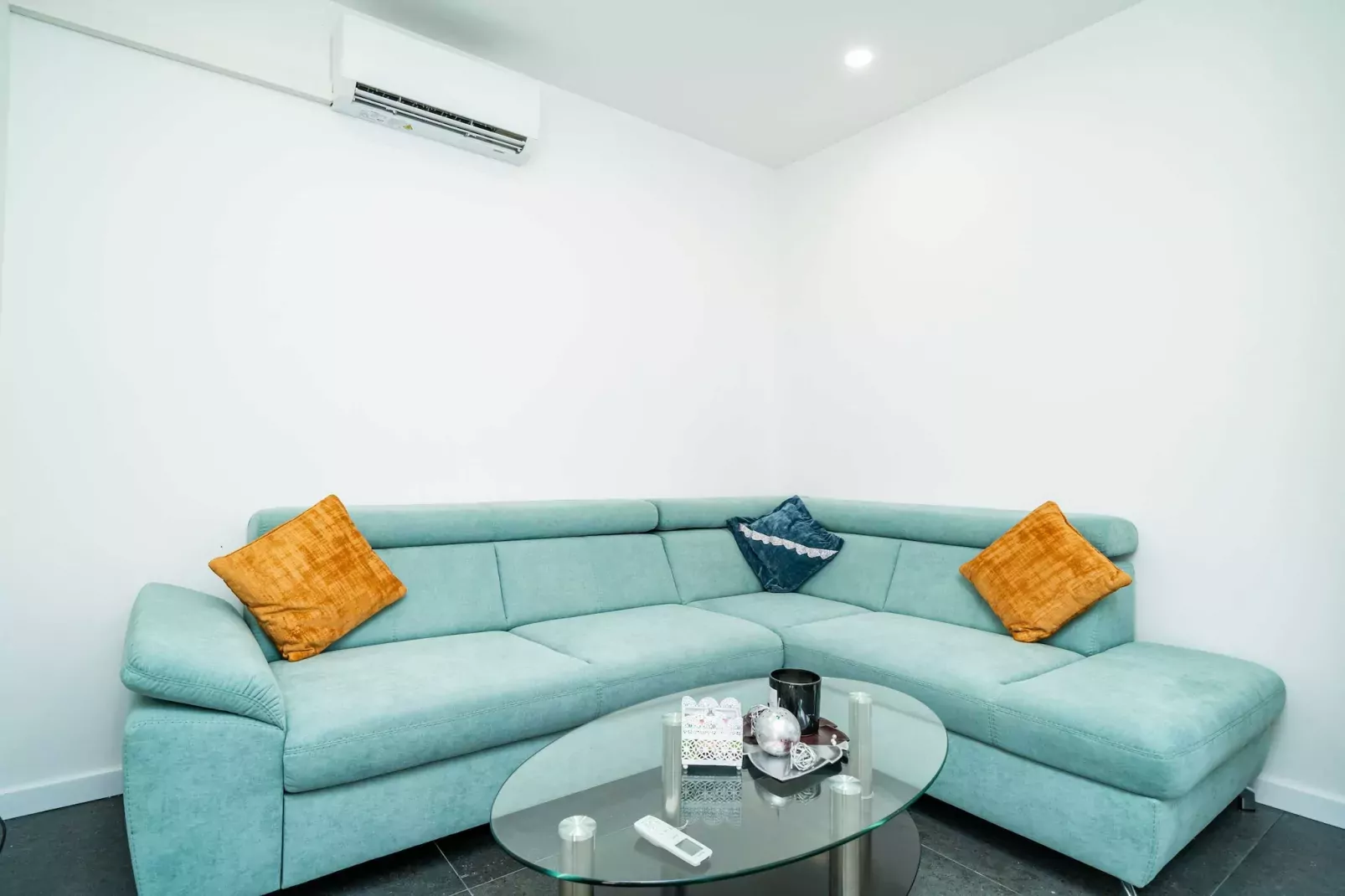 Apartments Dub - One-Bedroom Apartment  (no.4)-Woonkamer