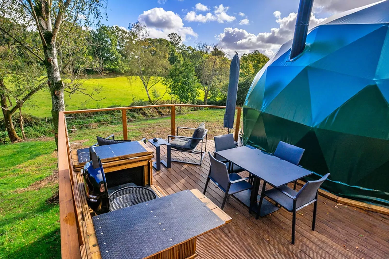 Wakehurst Luxury Dome-Terras