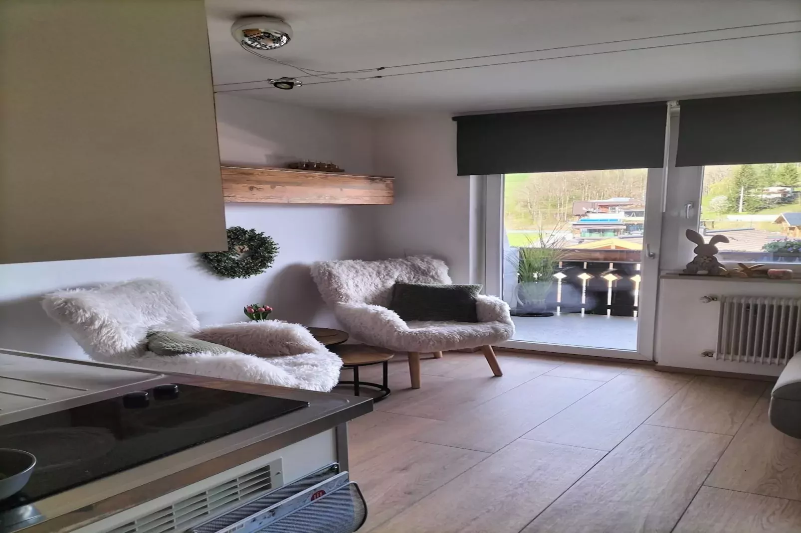 Apartment Urchen-Woonkamer