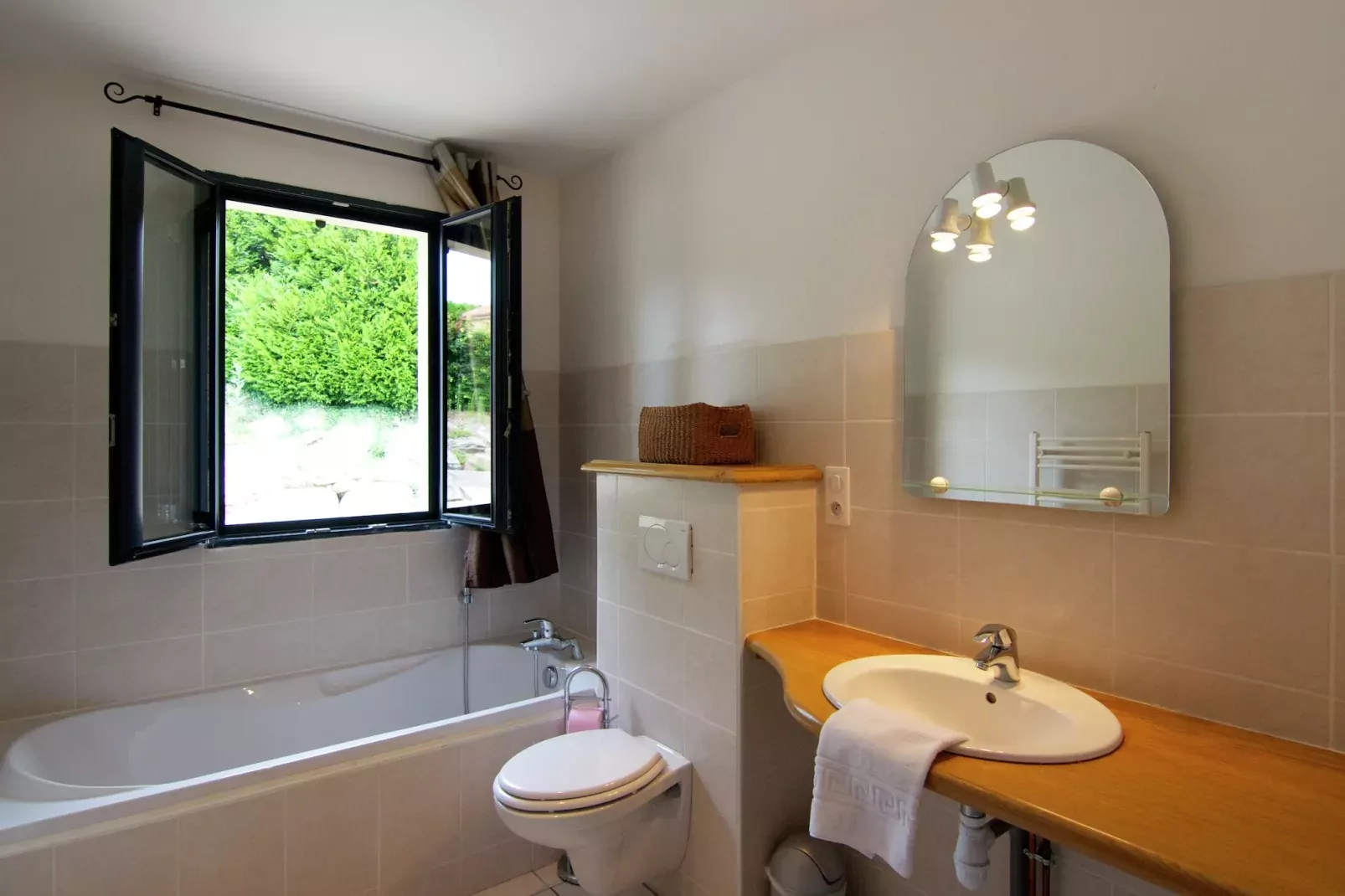 La Petite Tour-Badkamer
