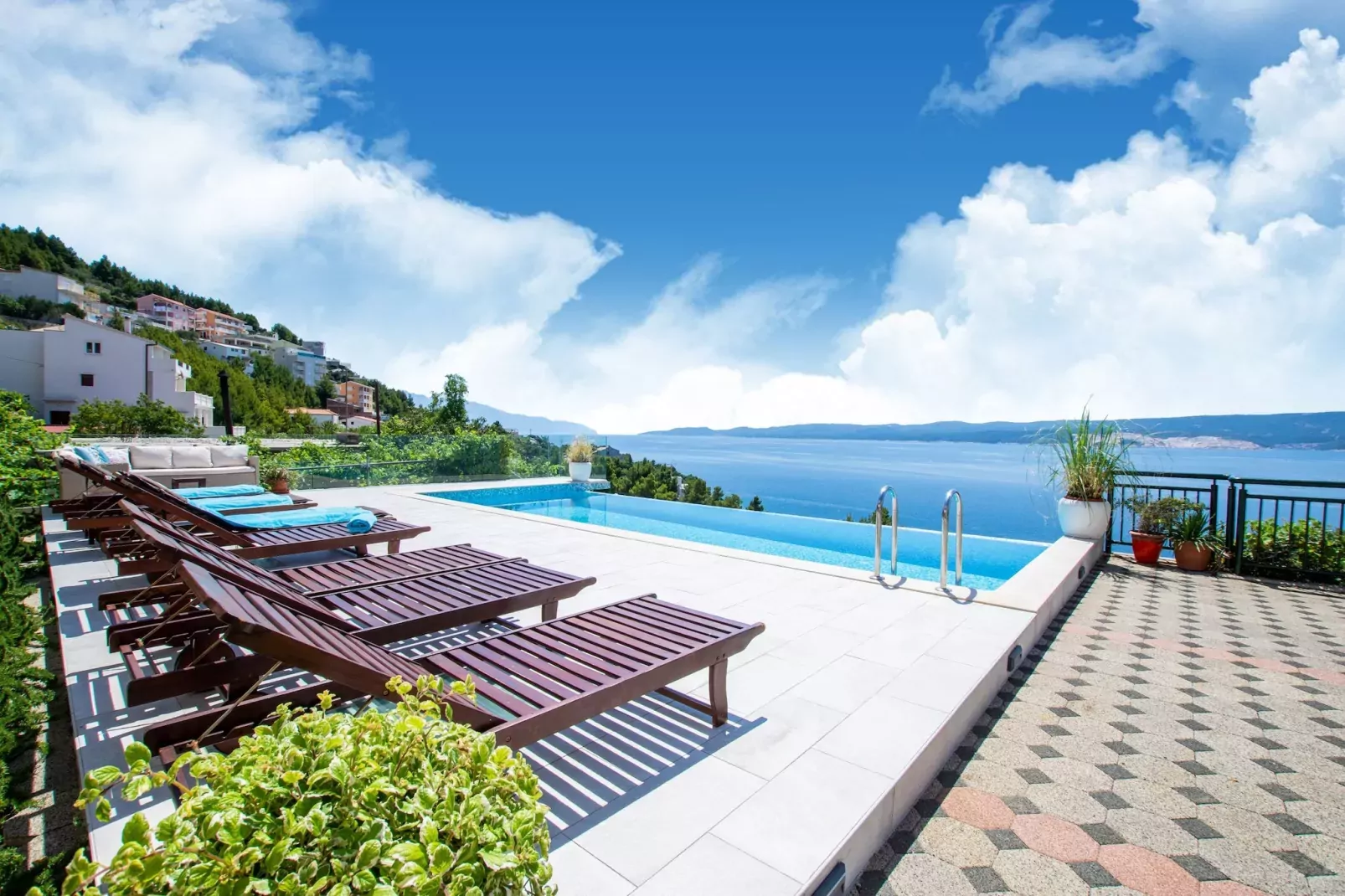 Shared pool apartment David- second floor-Zwembad