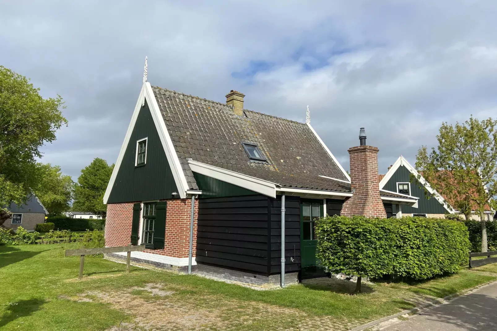 Recreatiepark Wiringherlant - Villa 14-Buitenkant zomer