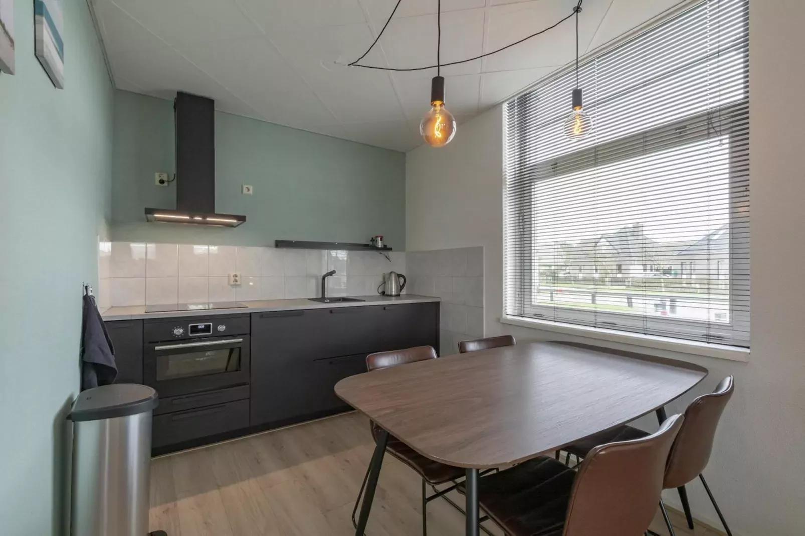 Strandslag 95-Eetkamer