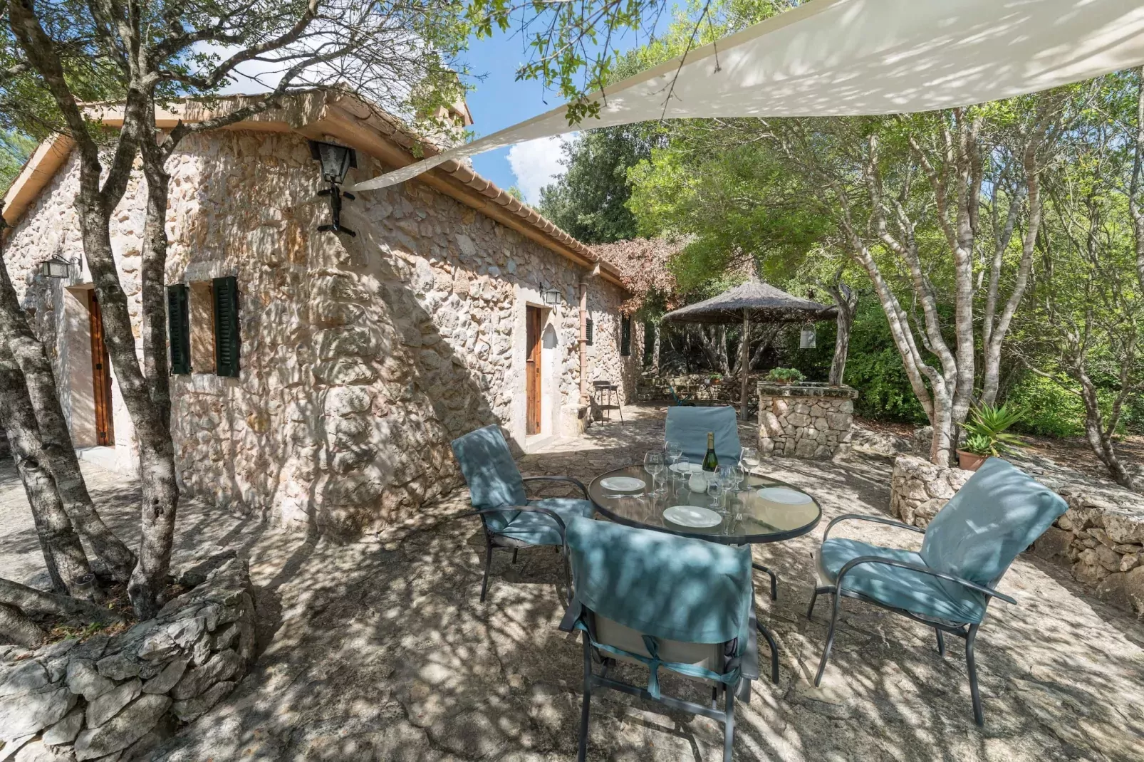Casa De Piedra - Buitenkant zomer