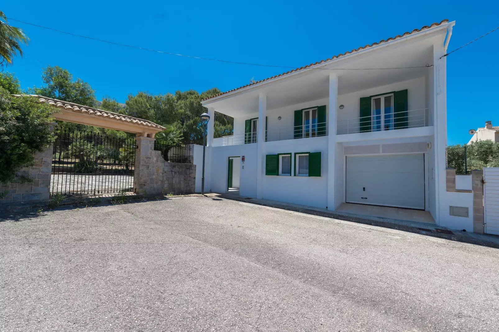 Can Roig (caldes)-Buitenkant zomer