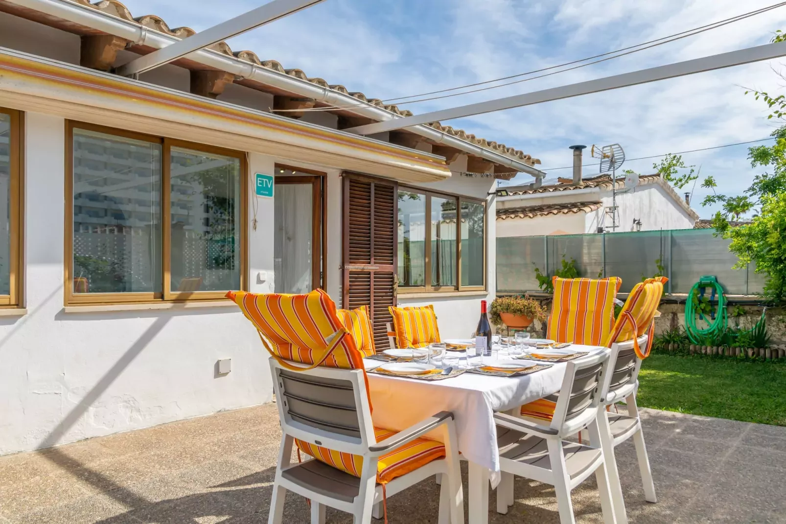 Villa Luna-Image-tags.
