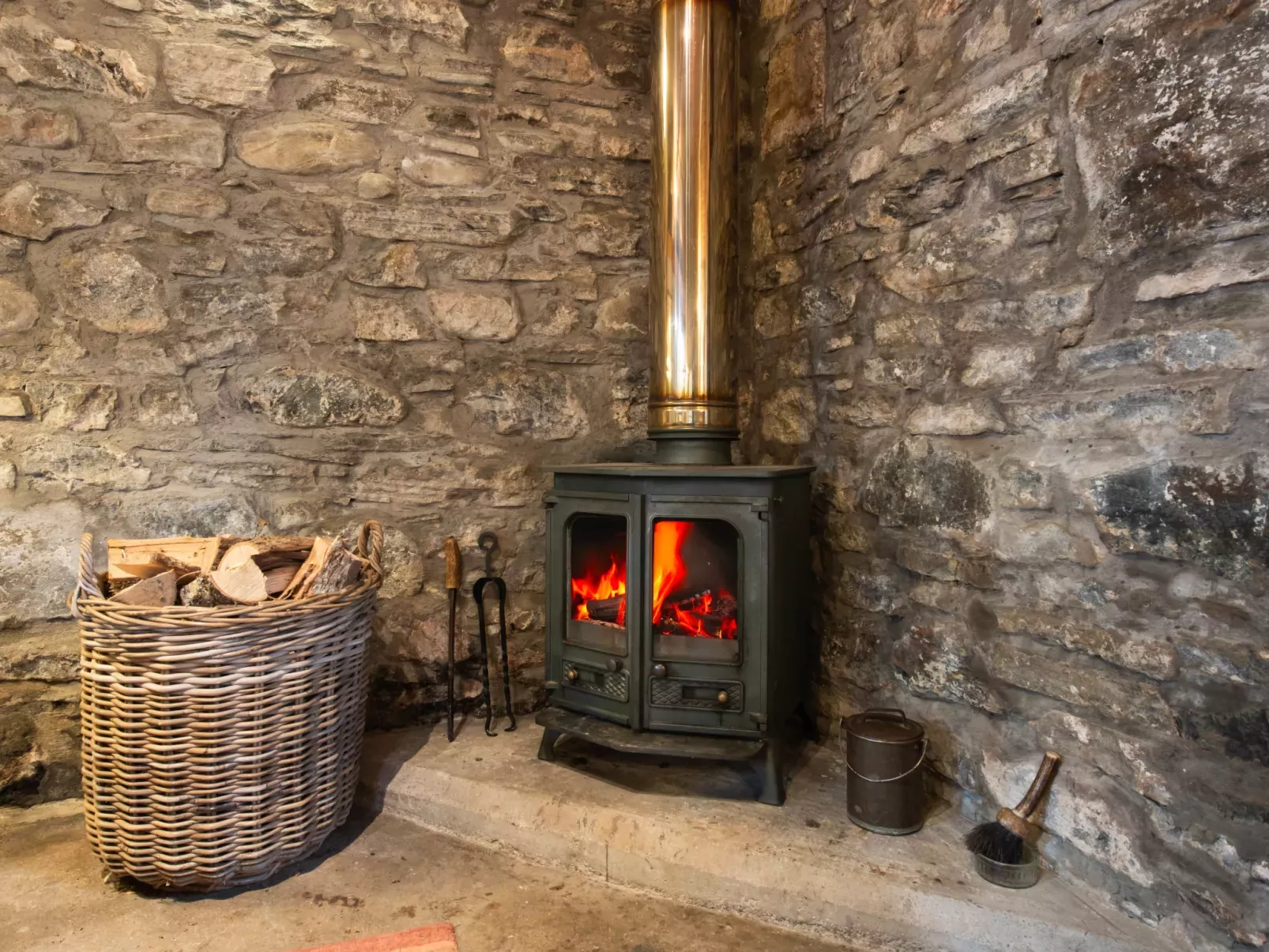 The Romantic Bothy-Binnen