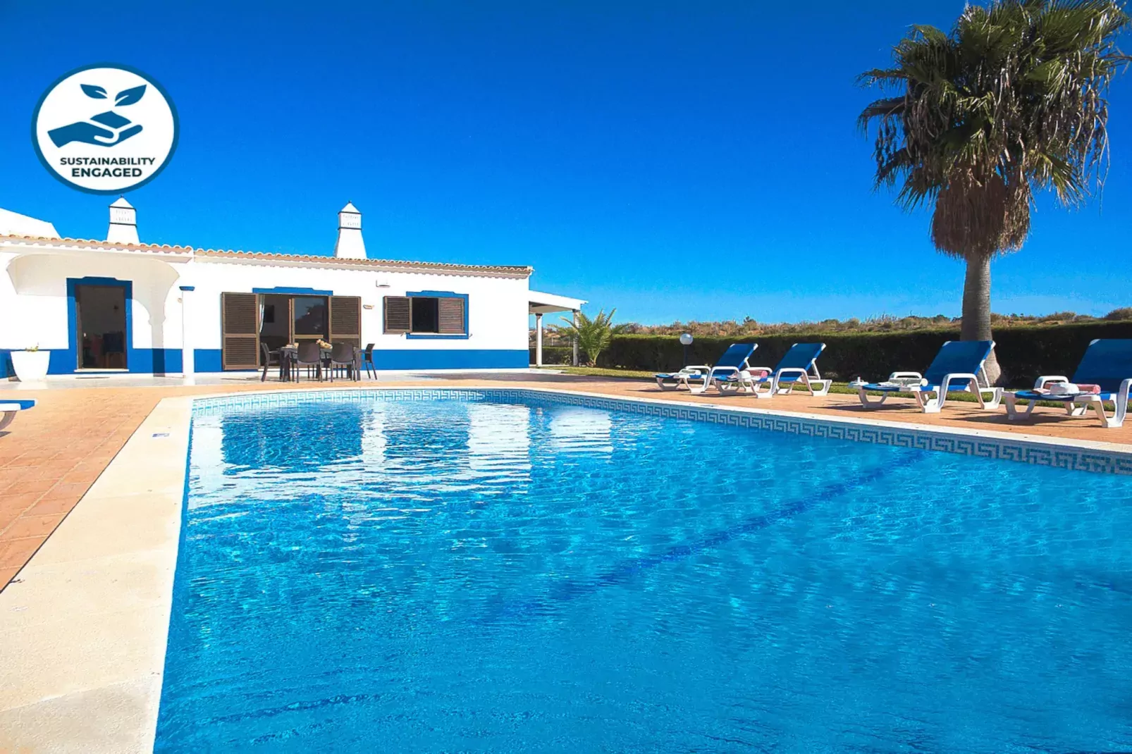 Villa Sardenha-Buitenkant zomer