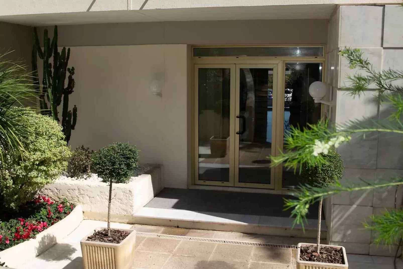 Vue Mer à Golfe-Juan Proche Cannes Plage et Garage-Hal-ontvangst