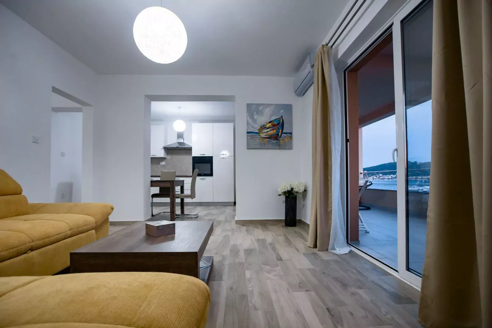 Villa Guliva - Apartment Golden Sun with Sea View-Woonkamer