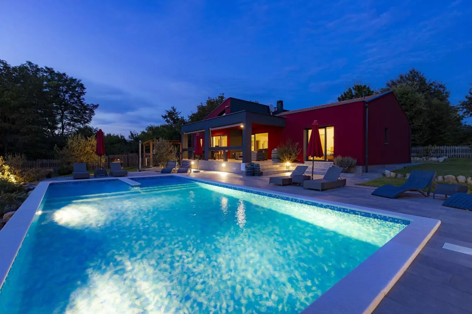 Red House Kraj Drage - Oasis in the Nature-Zwembad