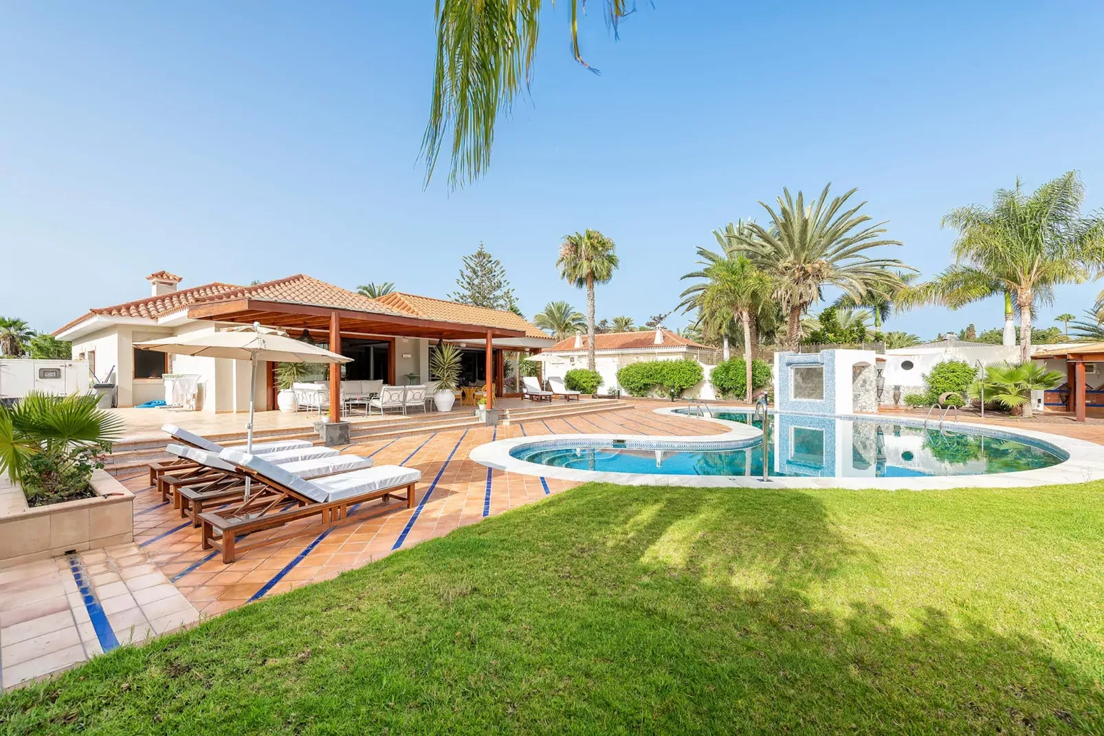 EXCLUSIVE HOME MASPALOMAS-Buitenkant zomer
