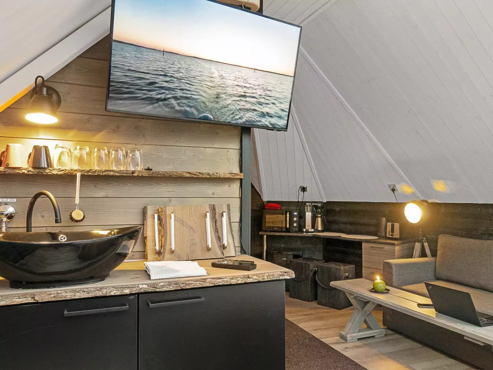 Samruam b aurora cabin-Binnen