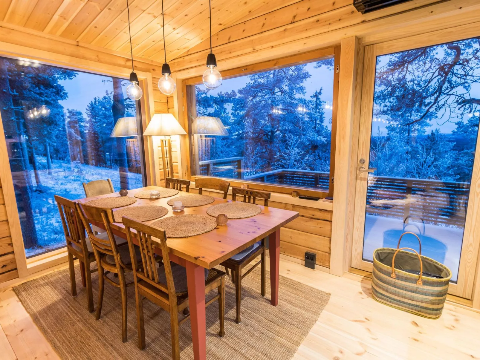 Kelokaltiokylän maja 22-Binnen