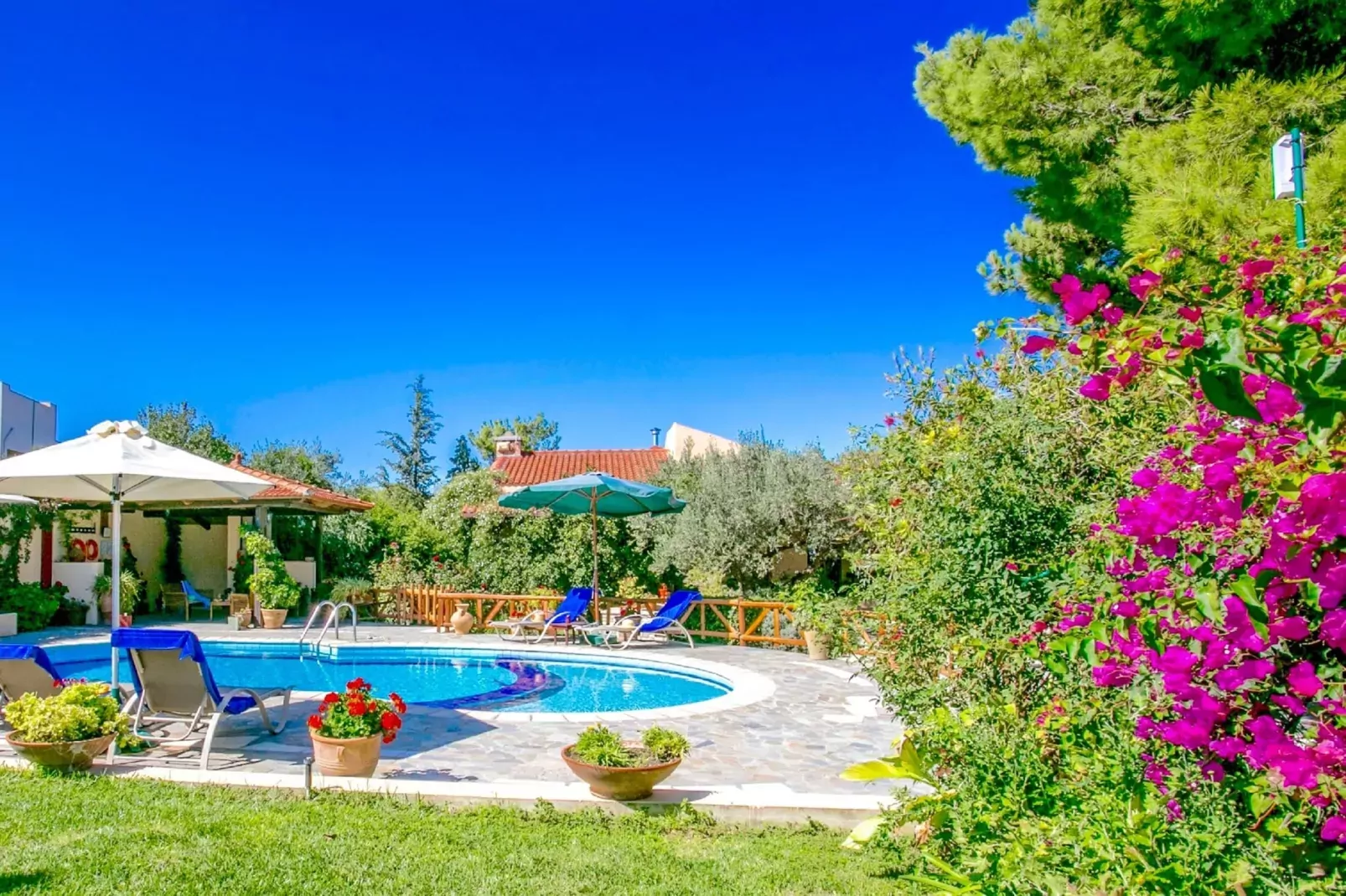 Villa Agapi-Buitenkant zomer