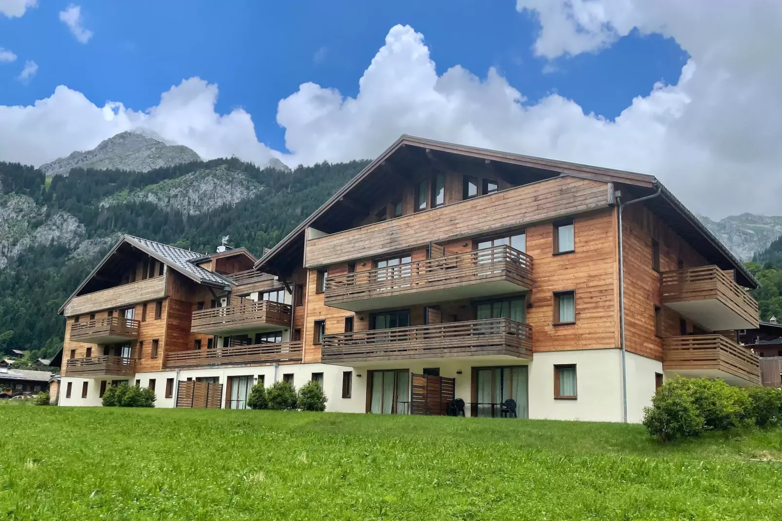 CHAPELLE DABONDANCE Le Flocon Blanc A36S-Buitenkant zomer