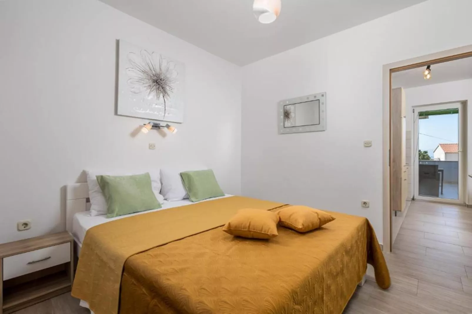 Apartment Slavica 3 - Yellow Sun