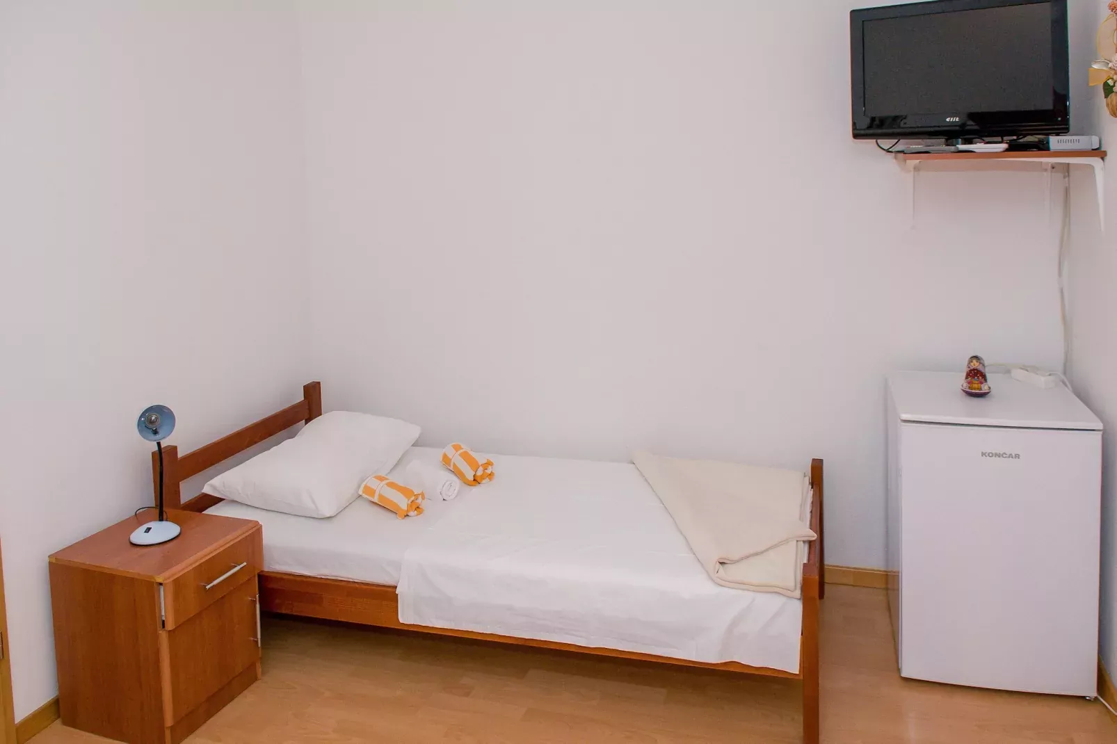 Apartments Anita-Triple room with terrace-Slaapkamer