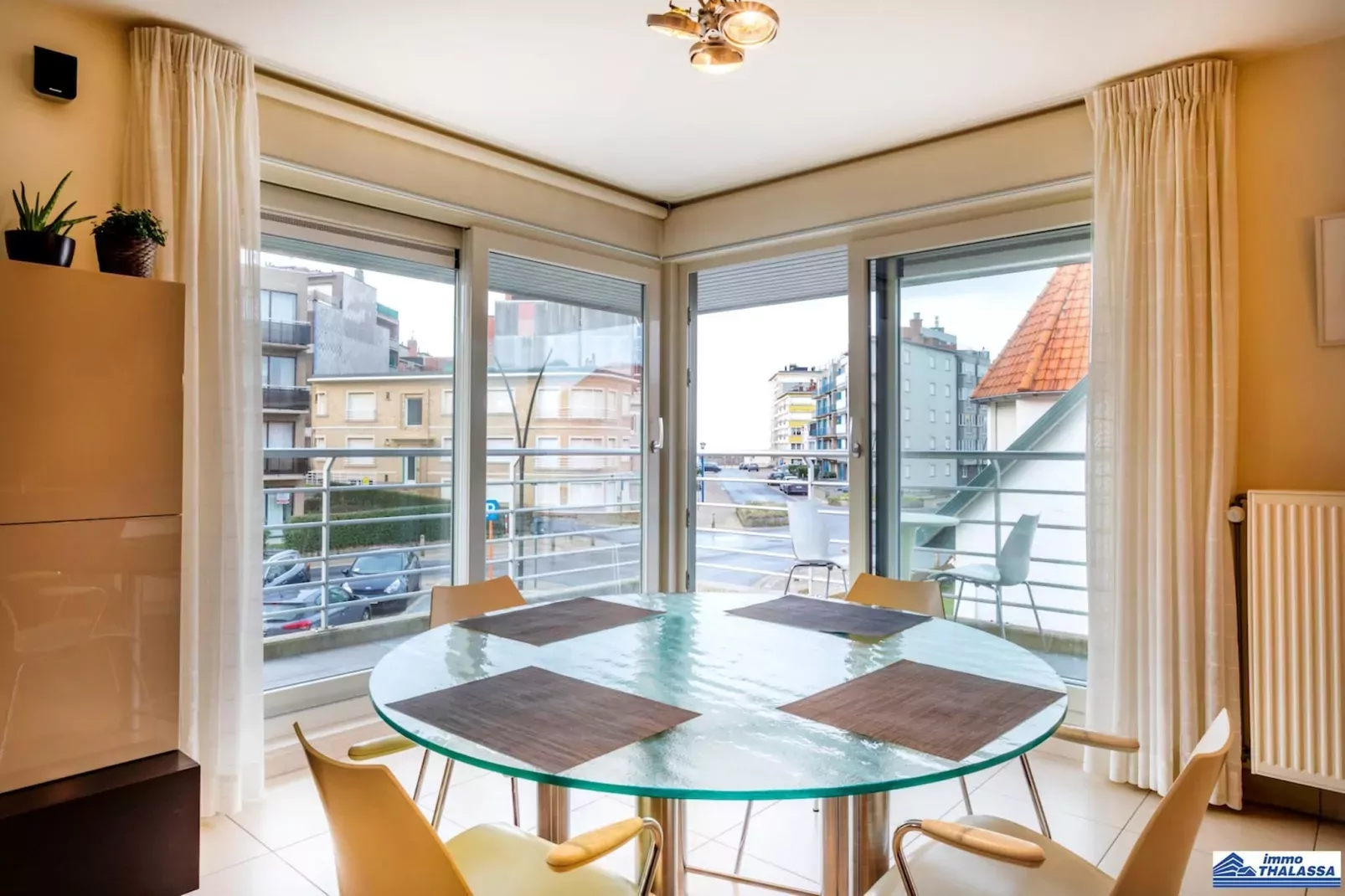 Amena 0101 + garage 14-Eetkamer