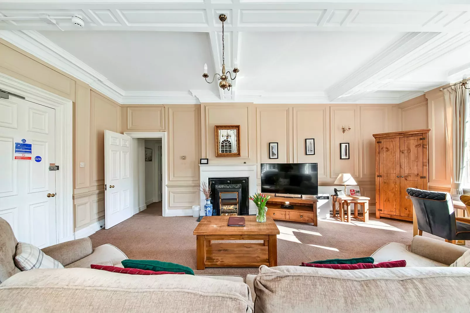 Mowbray Hall Apt-Woonkamer