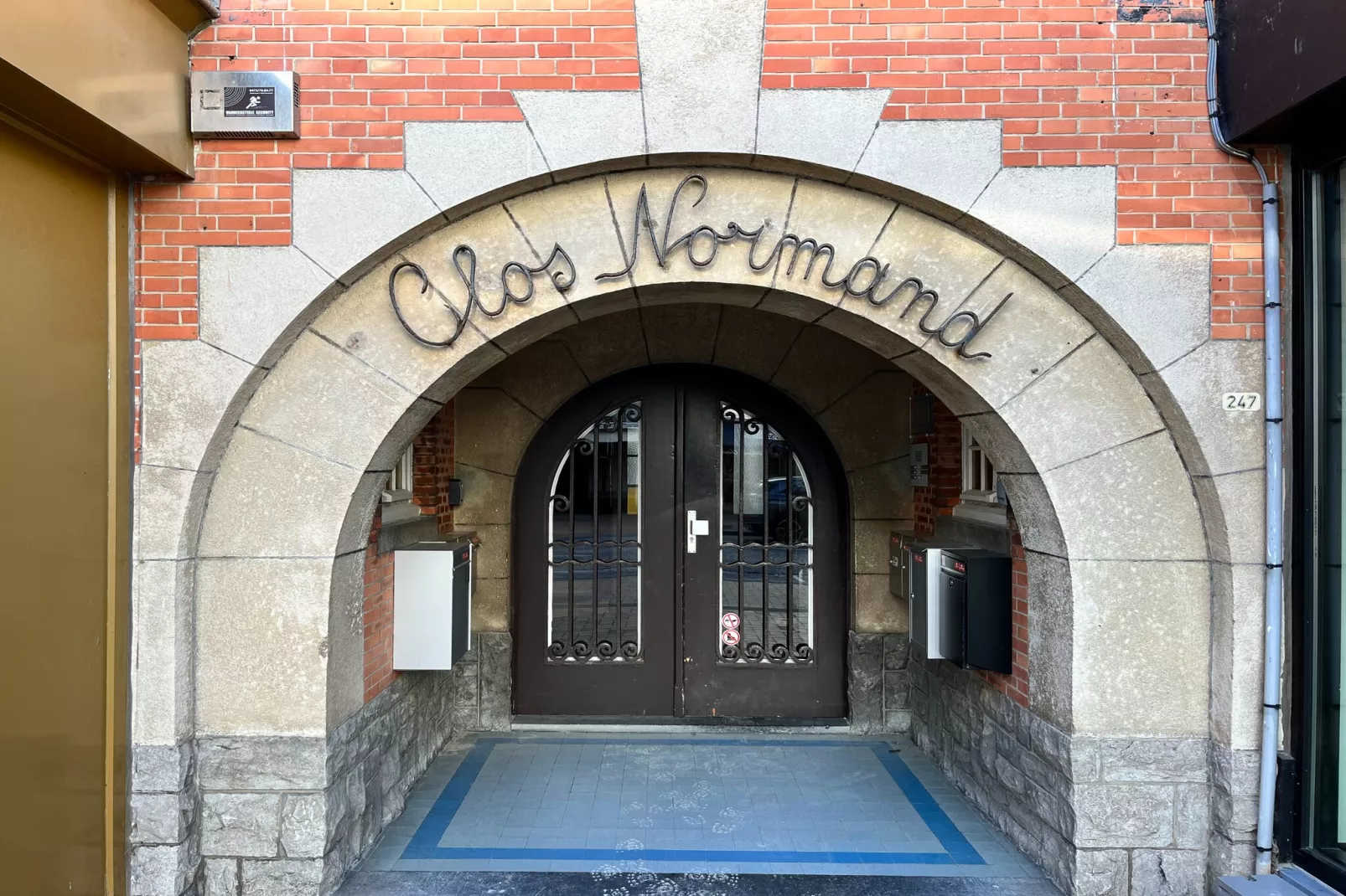 CLOS NORMAND-Hal-ontvangst