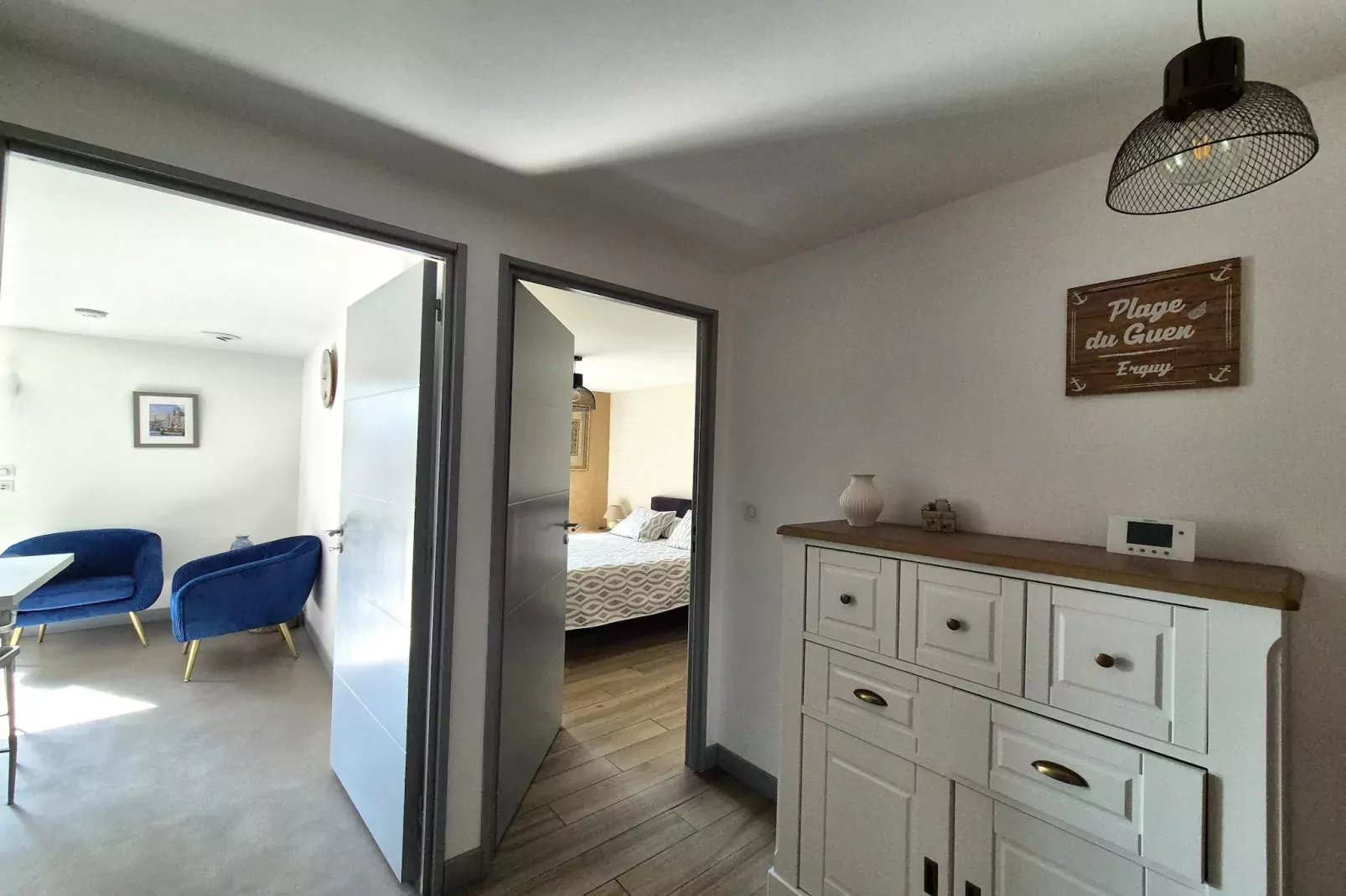 Joli rez-de-jardin avec terrasse sud plage 800 m-Overloop