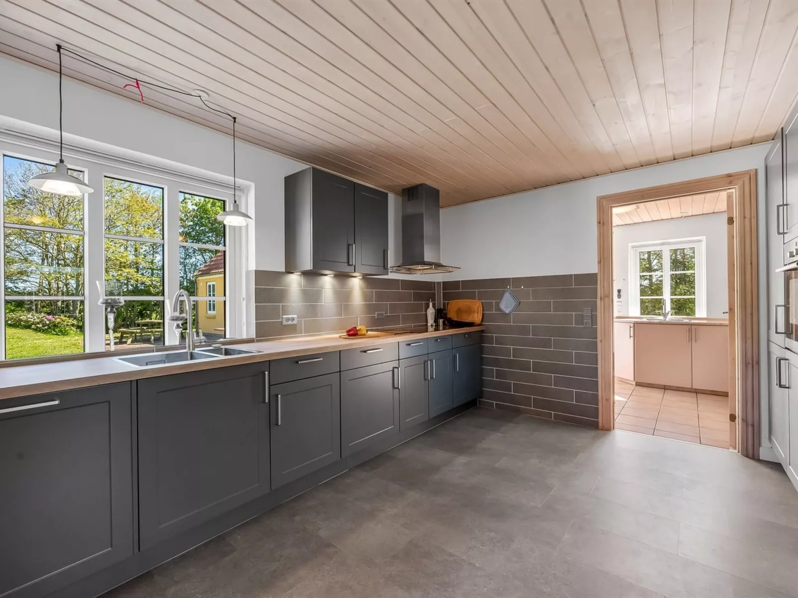 "Quirina" - 6km from the sea-Binnen