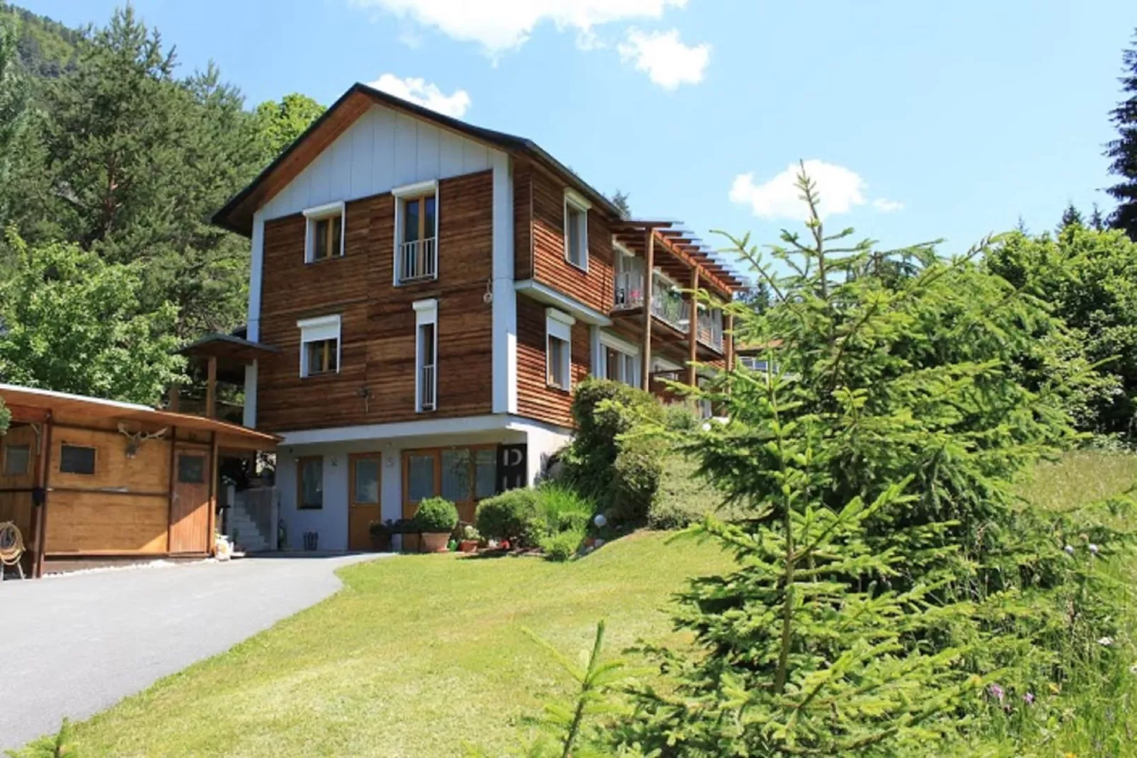 House Dual2 4apartments 5adult-Buitenkant zomer