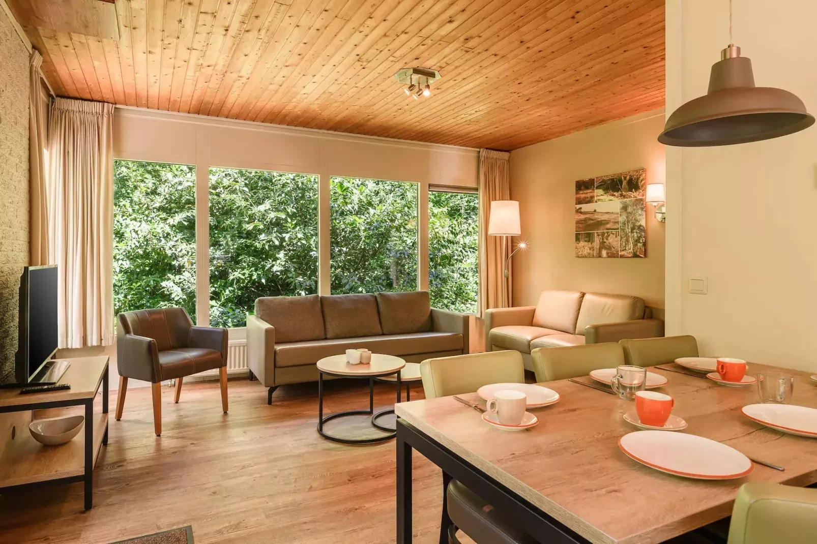 Bungalow 6B1 - Eetkamer