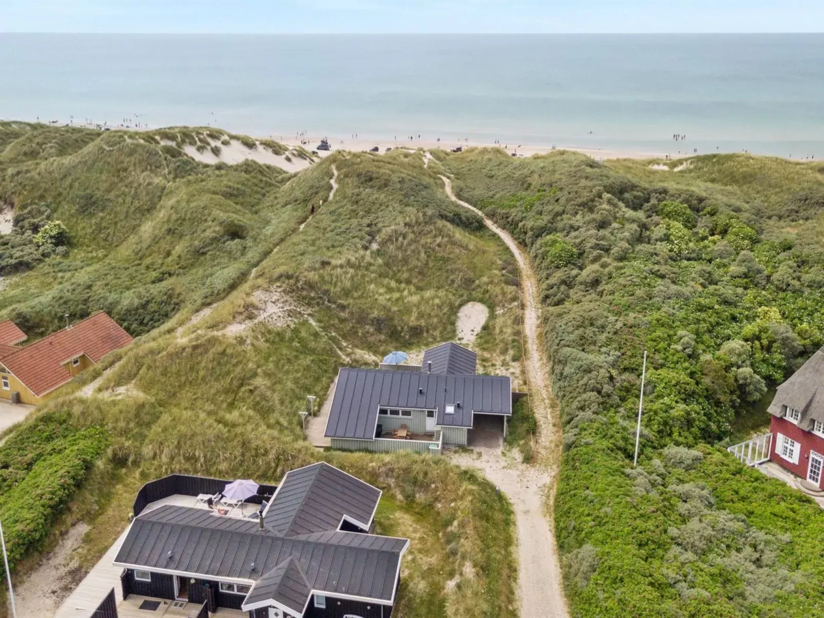 "Erwith" - 50m from the sea-Buiten