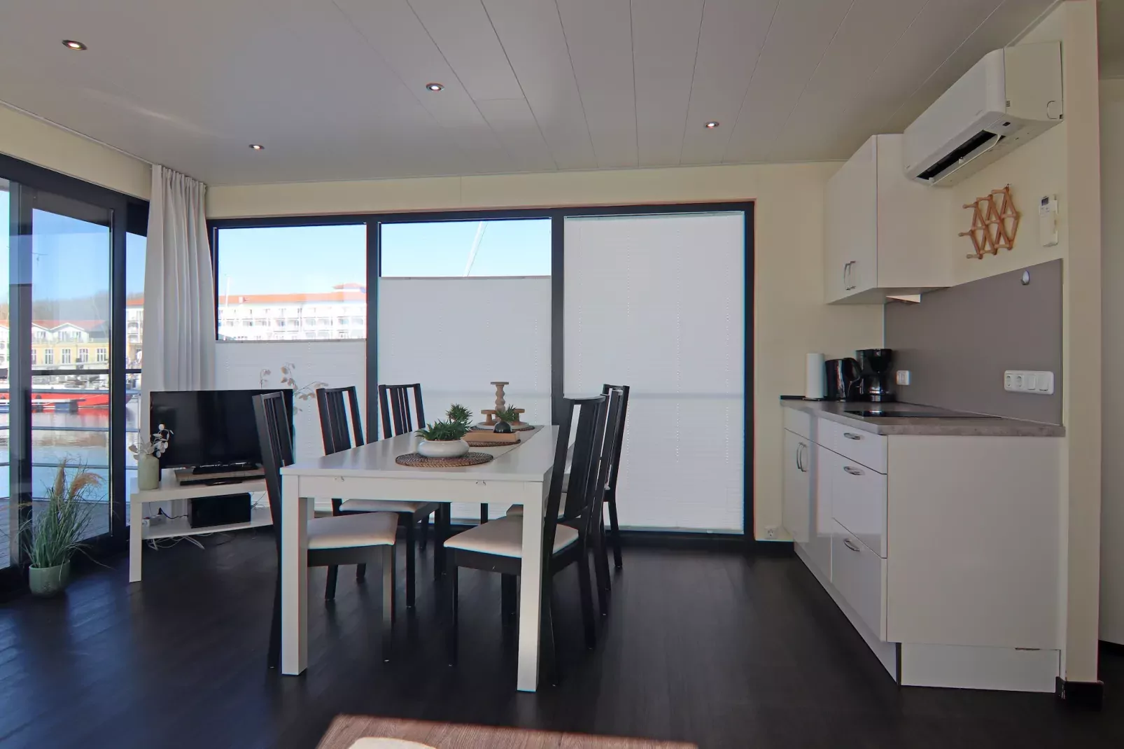 Hausboot Family & Friends LP 3 / 4 Personen-Eetkamer