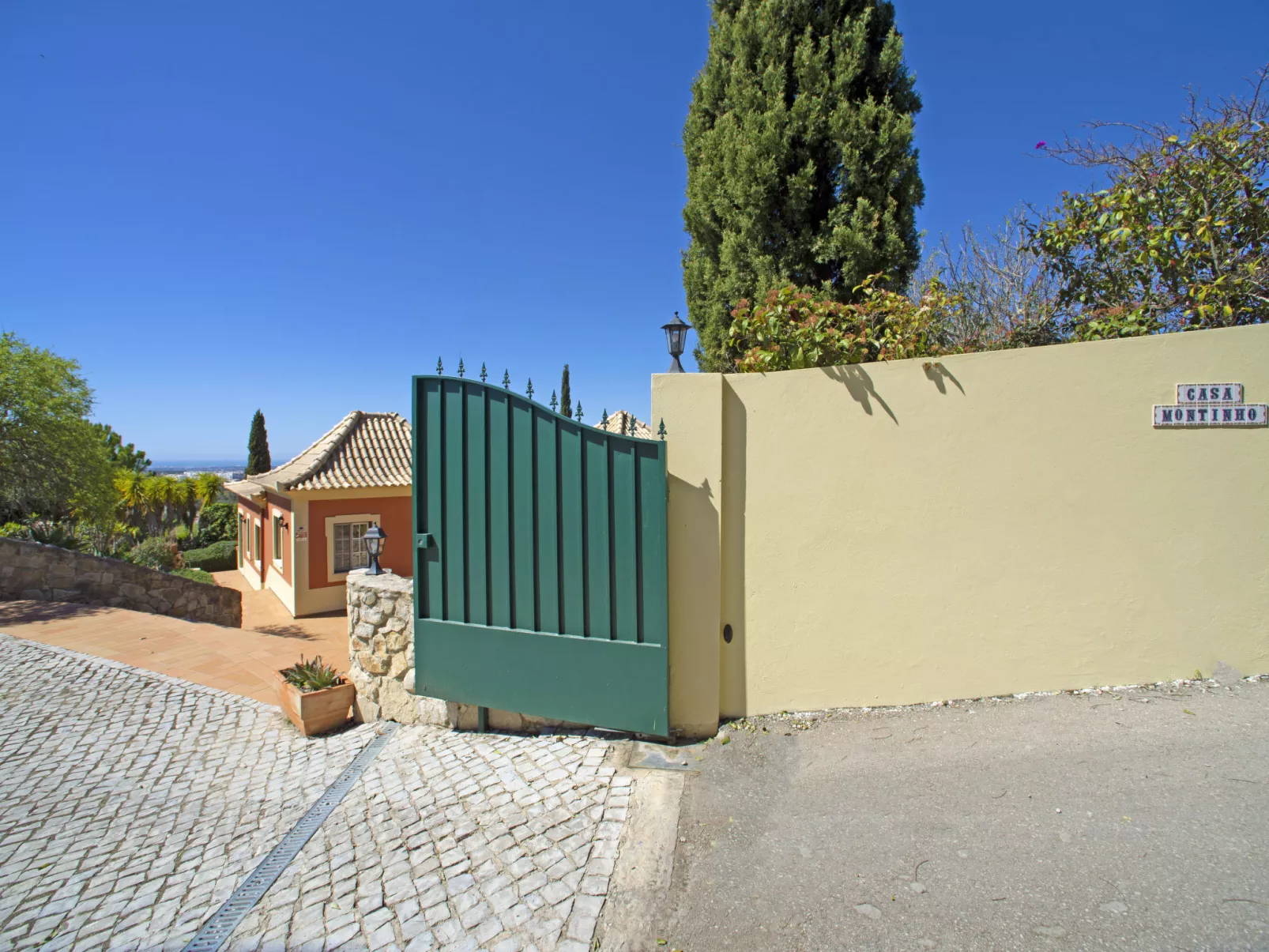 Montinho-Buiten