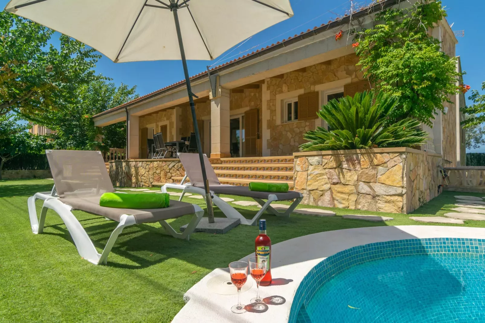 Casa El Cipres-Buitenkant zomer