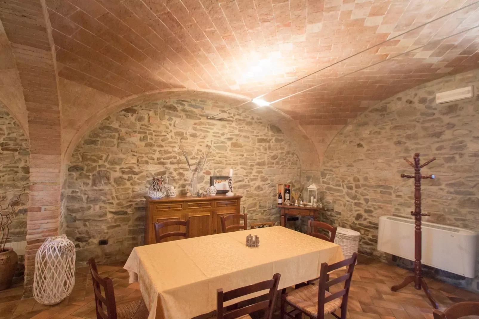 Villa Montecucco-Eetkamer