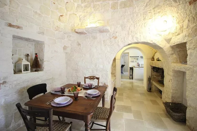 Trullo, Ostuni-Trullo I Giardini-Eetkamer