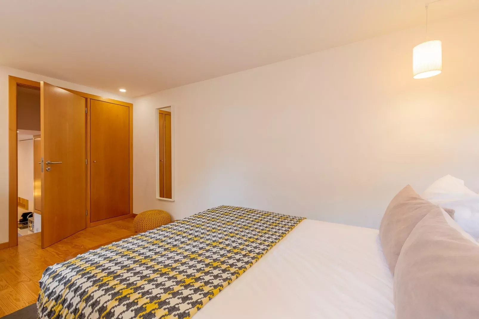 YOUROPO - Cosy 4-Slaapkamer