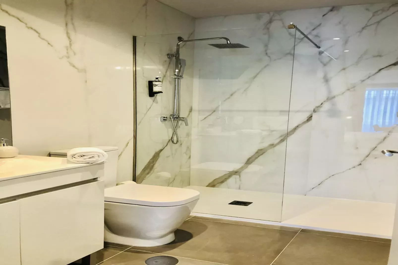 YOUROPO - Downtown 2A-Badkamer